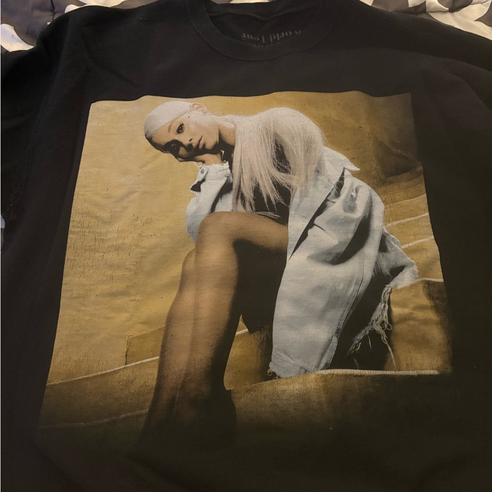 Ariana Grande “ sweetener tour” crew neck sweatshirt